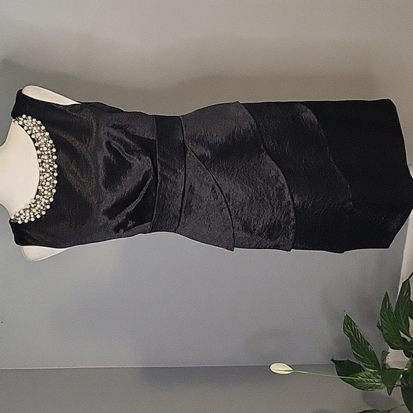 Connected Apparel Black Soft Silk-Like Beaded Neck Detail Cocktail Dress Sz 6 - Picture 1 of 8